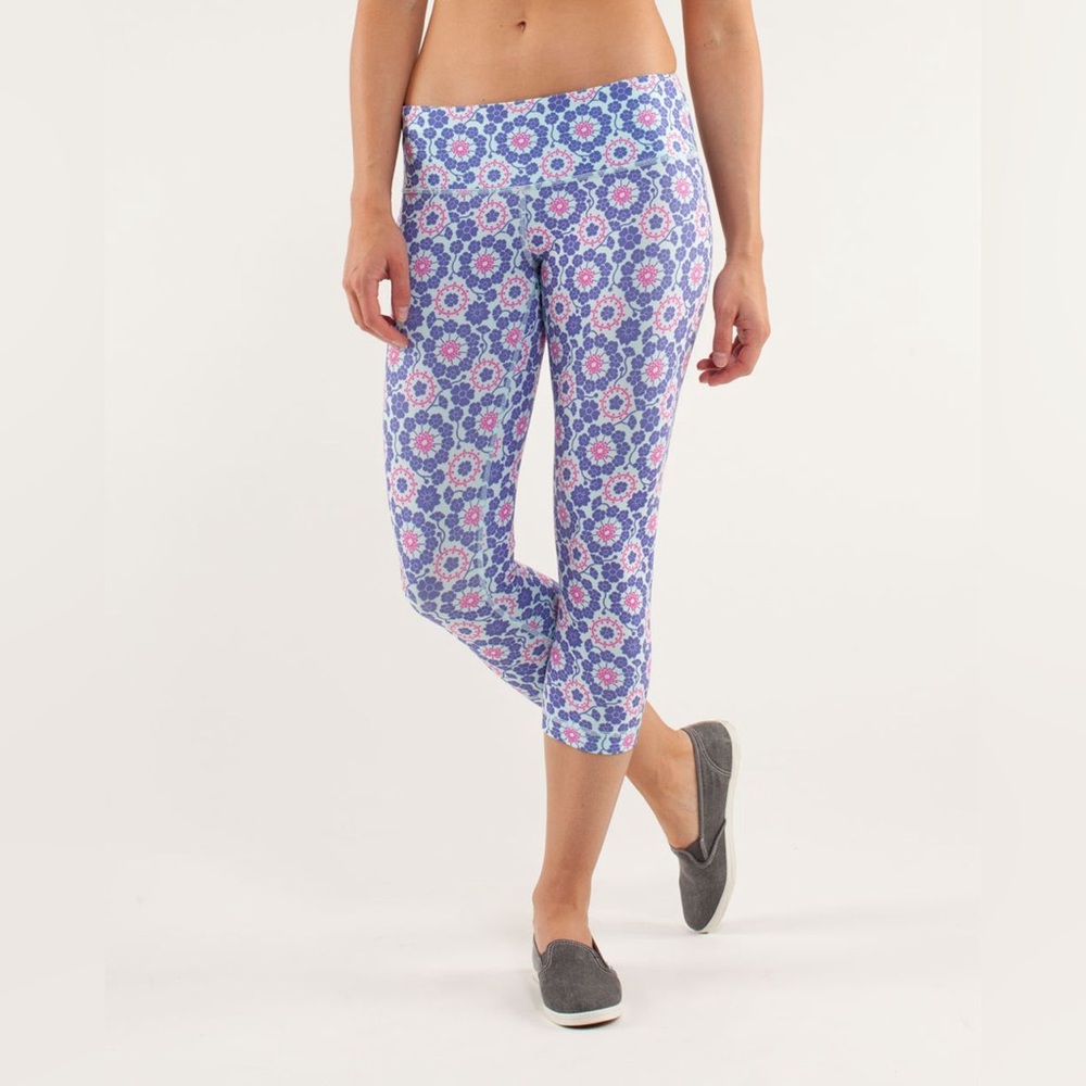 Lululemon Wunder Under Crop Twiggy Printed Power Purple / Aquamarine Size 6